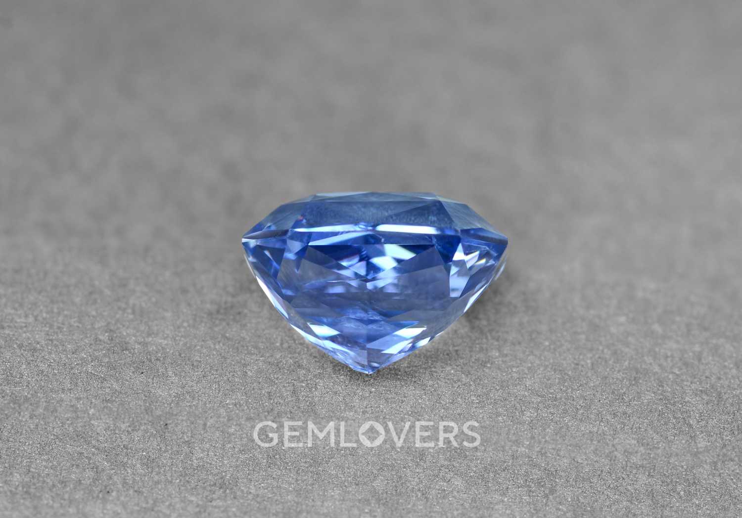 Камень негретый голубой сапфир фотография