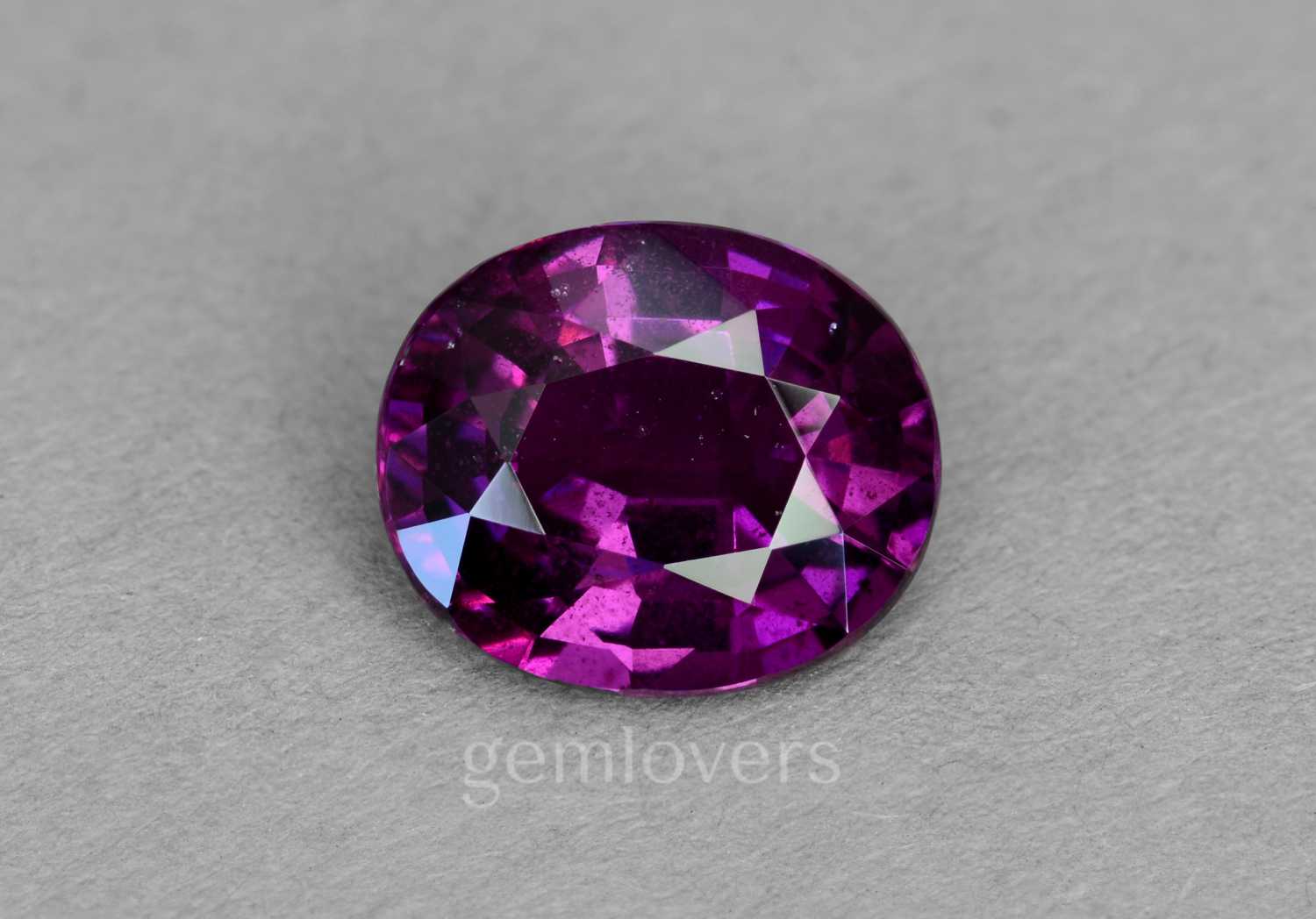 Пурпурный гранат альмандин
