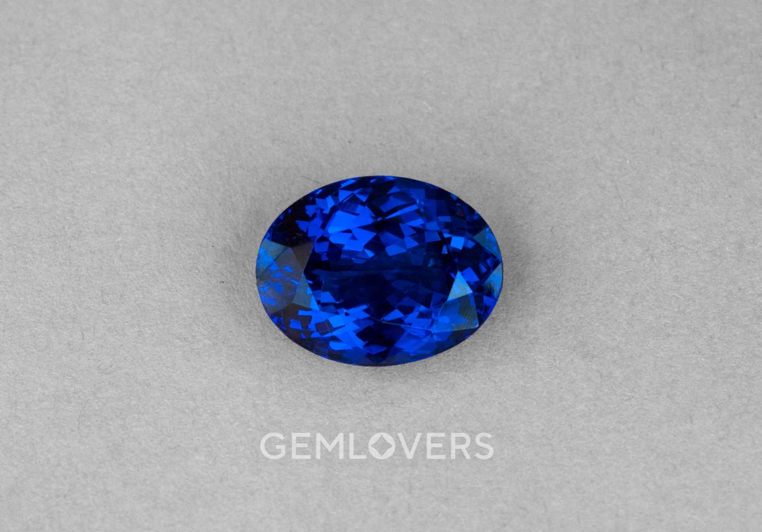 Драгоценный камень синий танзанит